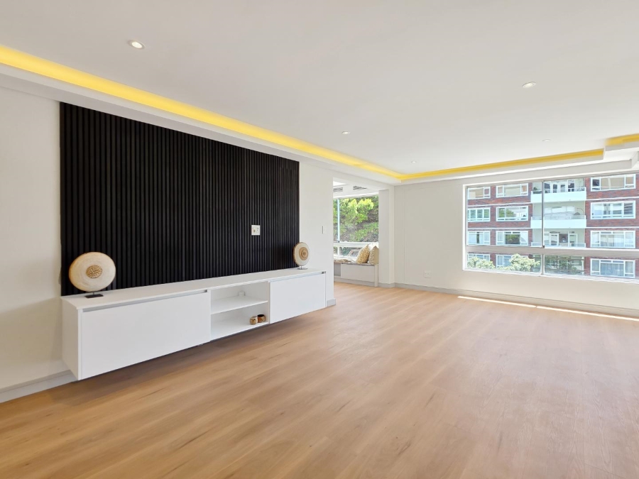 2 Bedroom Property for Sale in Sea Point Western Cape